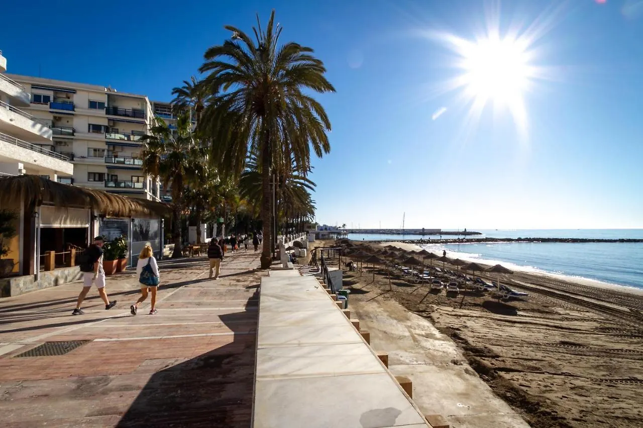 Marbella Banus Suites - Marbella Beach Front Suite Apartment