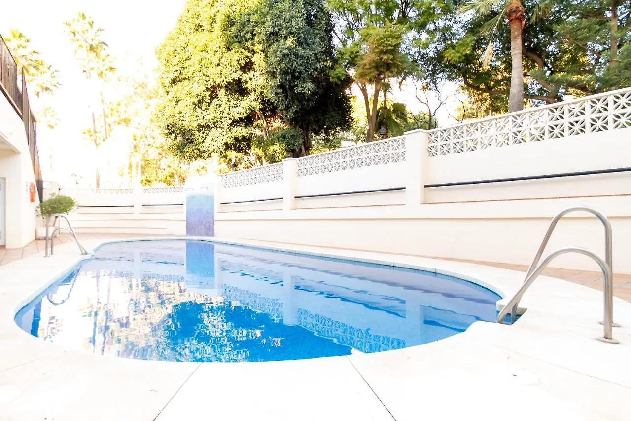 Marbella Banus Suites - Marbella Beach Front Suite Apartment