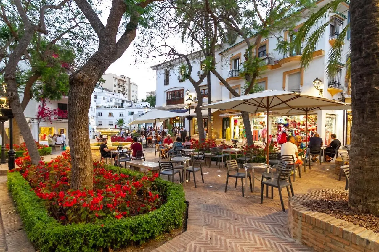 Marbella Banus Suites - Marbella Beach Front Suite Apartment