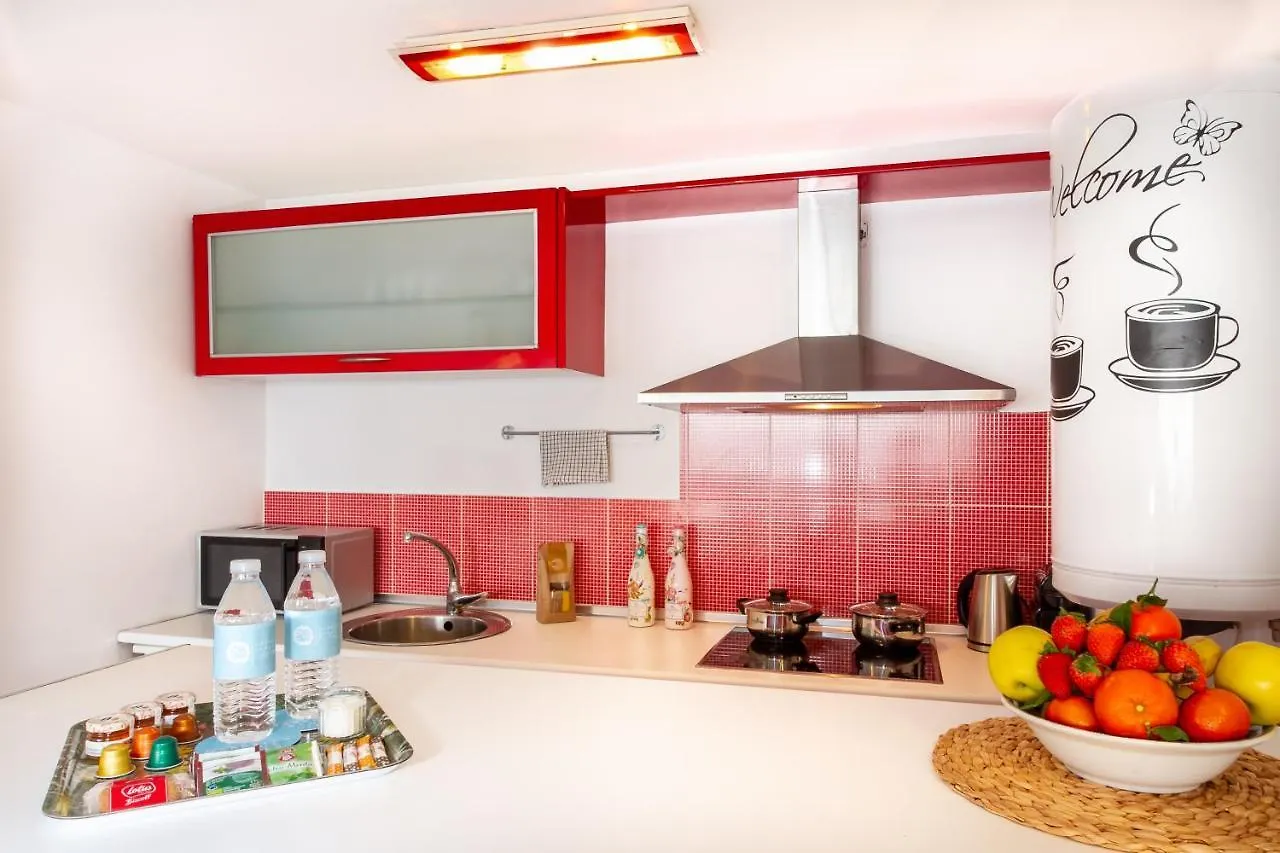 Marbella Banus Suites - Marbella Beach Front Suite Apartment 0*,