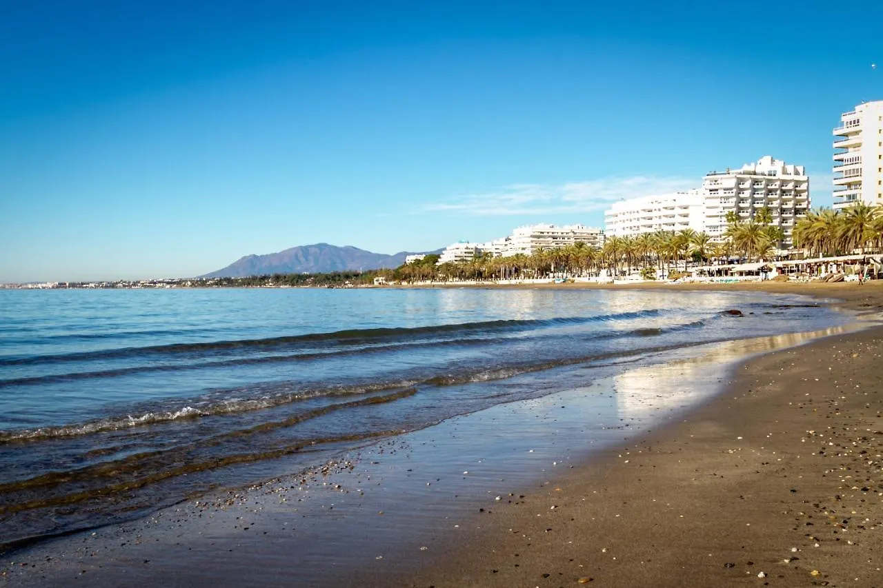 Marbella Banus Suites - Marbella Beach Front Suite Apartment