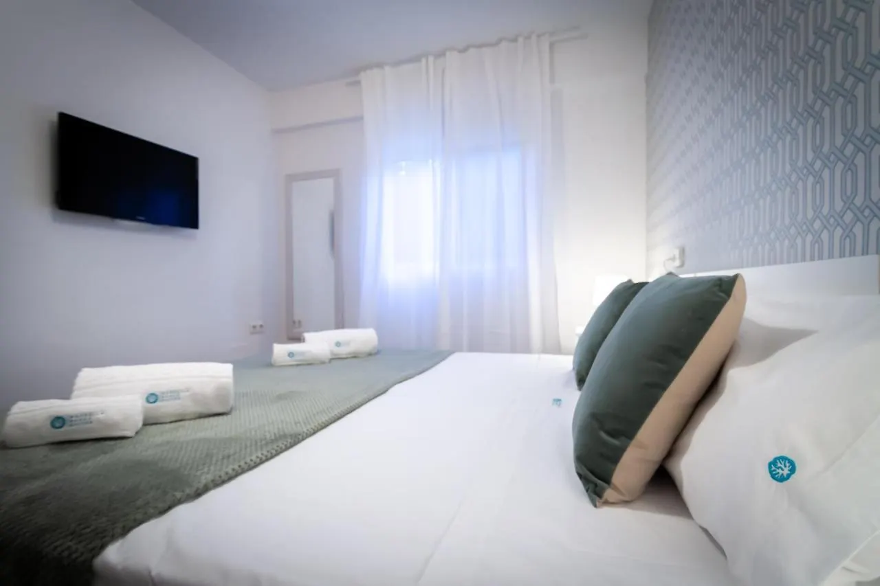 Marbella Banus Suites - Marbella Beach Front Suite Apartment