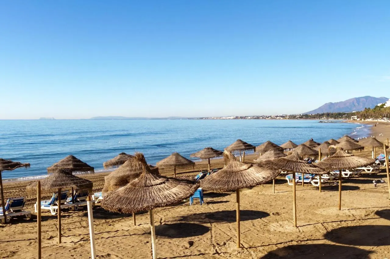 Marbella Banus Suites - Marbella Beach Front Suite Apartment