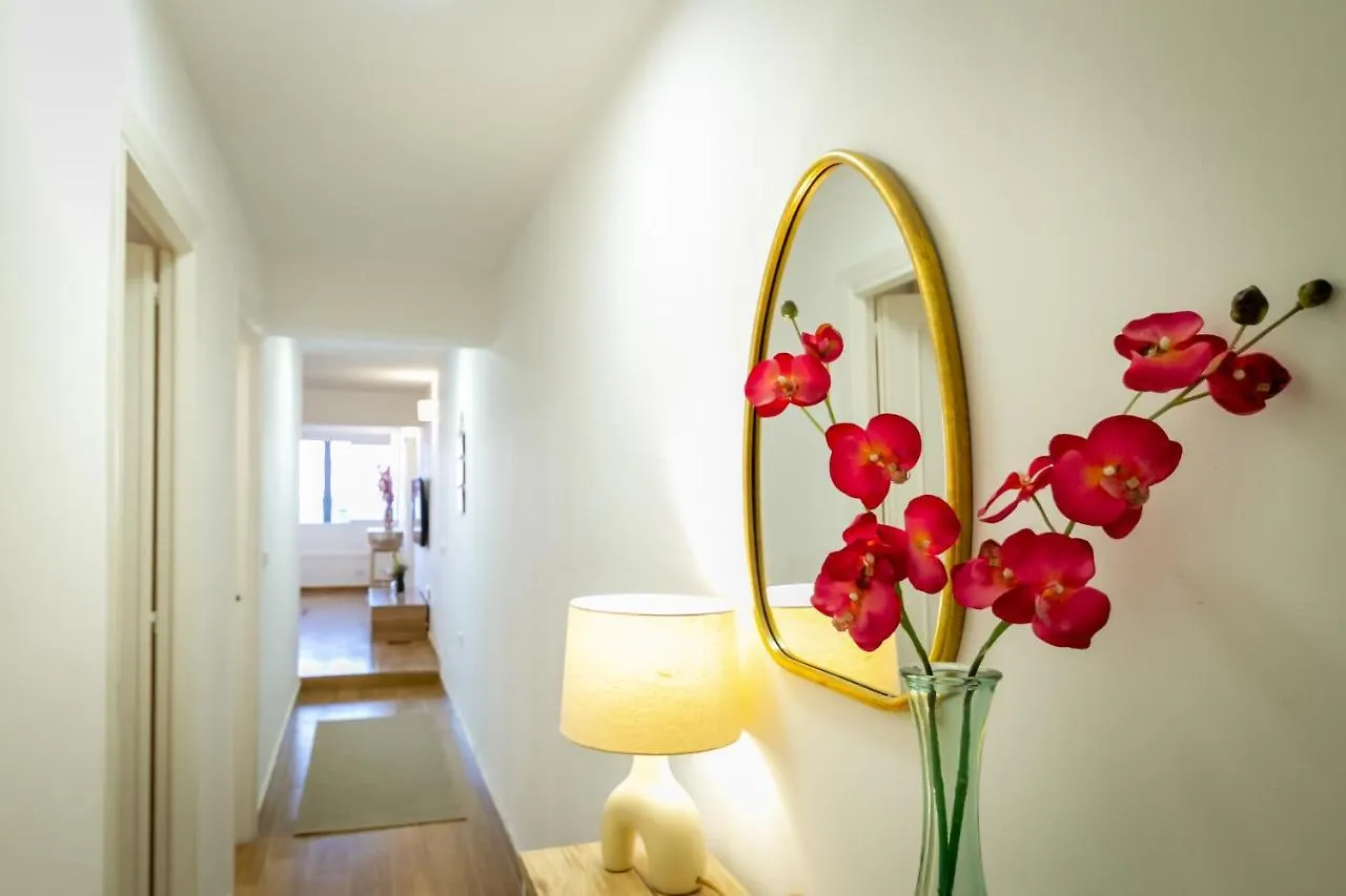 Marbella Banus Suites - Marbella Beach Front Suite Apartment
