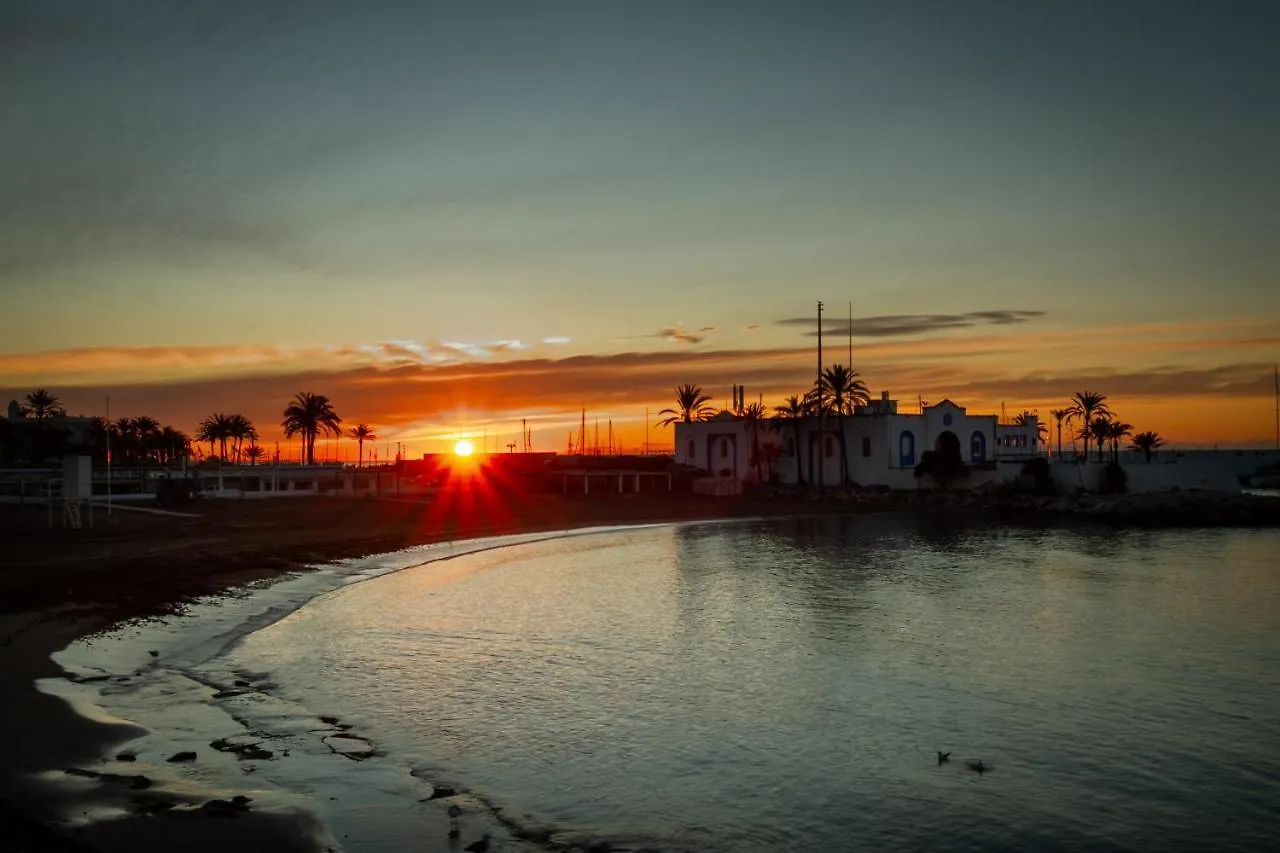 Marbella Banus Suites - Marbella Beach Front Suite Apartment 0*,