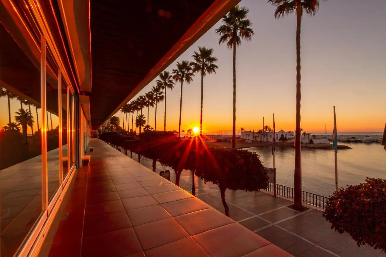 Marbella Banus Suites - Marbella Beach Front Suite Apartment