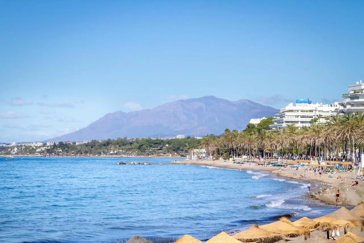 Marbella Banus Suites - Marbella Beach Front Suite Apartment